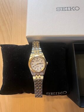 Seiko Two-Tone Solar Women’s Watch SUT 116, 30M, Brand New In Box